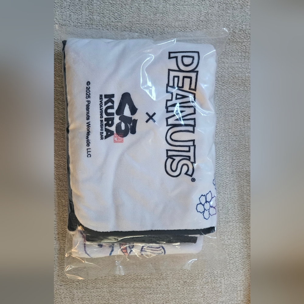 Peanuts x Kura White and Black Blanket